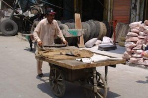 Stadtverkehr in Pakistans Städten
