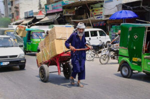 Stadtverkehr in Pakistans Städten