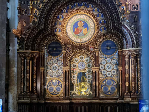 Astronomische Uhr in der Kathedrale von Beauvais