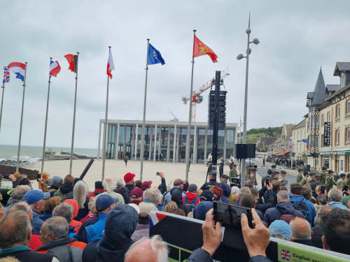 Offizielle Feierlichkeit in Arromanches