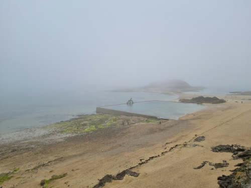 Schwimmbad im Meer in St.Malo