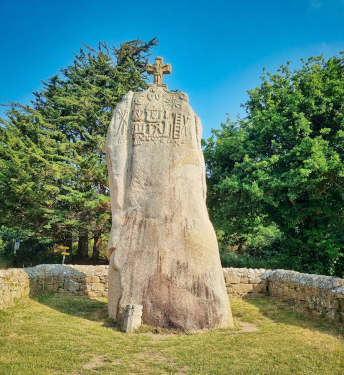 Menhir von St. Uzac