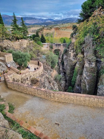 Blick auf die alte Brücke von Ronda