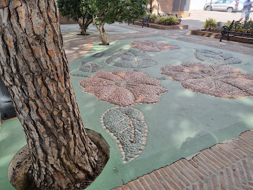Straßenpflaster woher bekommen die Bäume ihr Wasser