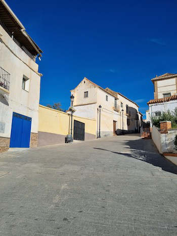 Straßen in Spanien alle gefliest