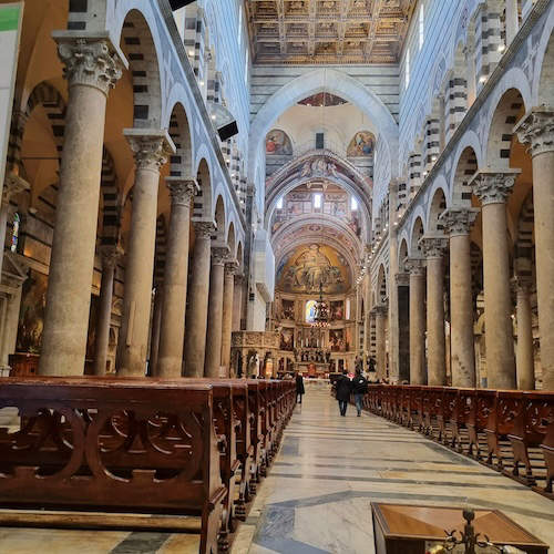 Innenraum der Kathedrale in Pisa