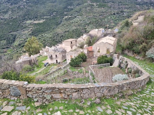 Ruinen des Ortes Gairo Vecchio