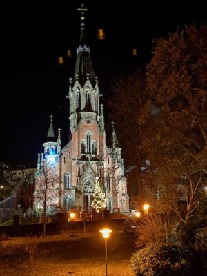Die Englische Kirche wurde 1865 erbaut im Stil einer mittelalterlichen Dorfkirche