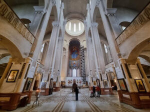 Innen in der Sameba-Kathedrale