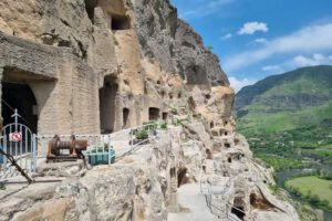 Mehr über den Artikel erfahren Höhlenstadt Vardzia