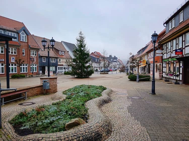 Ausgestorbene Fußgängerzone in Herzberg