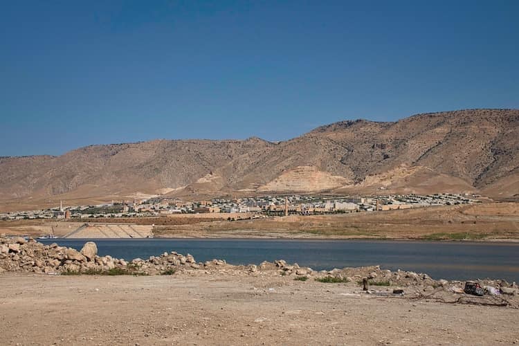 Ilisu Stausee mit Blick auf Hasankeyf
