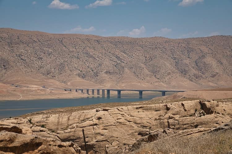 Brücke über den Ilisu Stausee