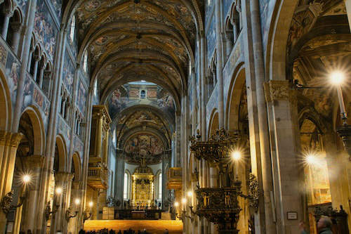 Innenansicht des Doms in Parma