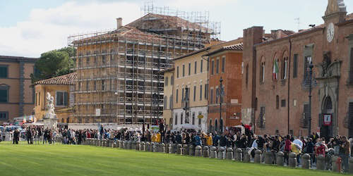 Menschenmassen in Pisa