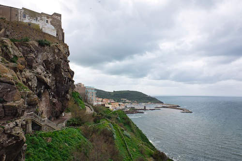 Blick von Castelsardo auf den Hafen