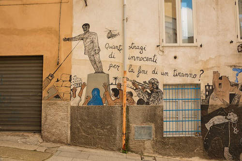 Der Sturz Saddam Husseins Wandmalerei im Dorf Orgosolo