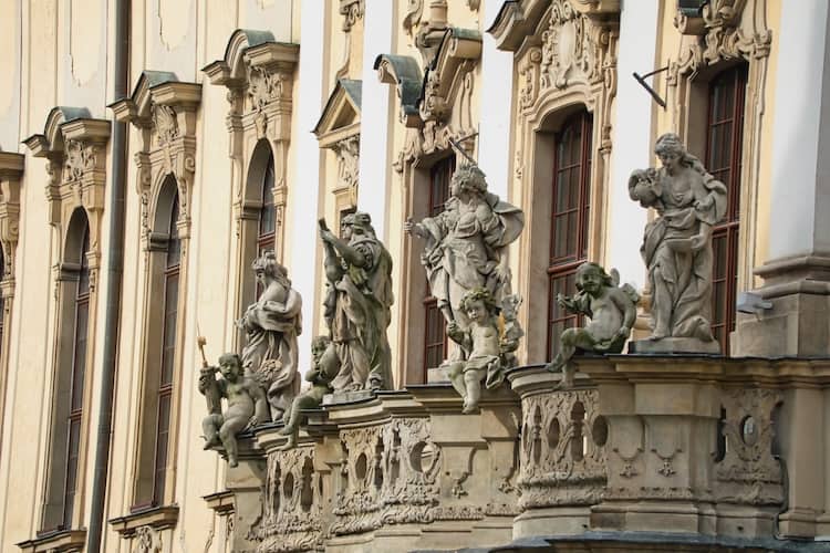 Figuren an der Universität