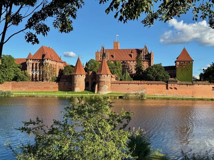Du betrachtest gerade Backe, Backe , Backsteinburg