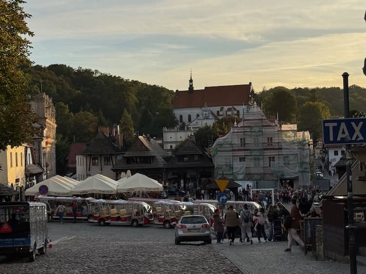 Markttreiben in der Ortschaft Kazimierez Dolny