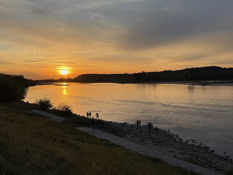 Sonnenuntergang an der Weichsel bei der Ortschaft Kazimierez Dolny