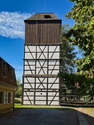Separater Kirchturm der Fachwerkkirche